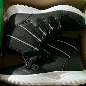 NWT Tony Little Cheeks White Tennis Shoes